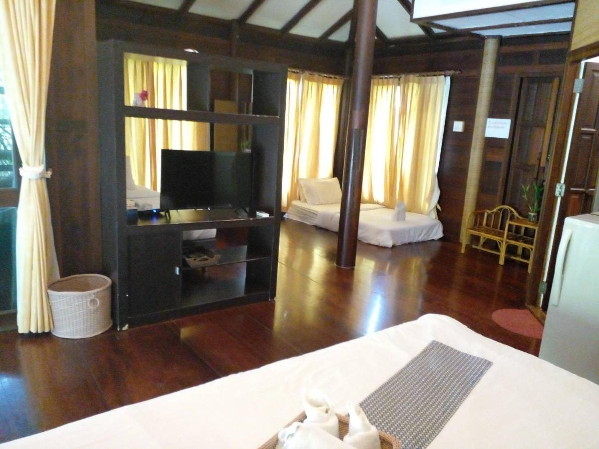 Baansuanleelawadee Resort Amphawa Ngoại thất bức ảnh