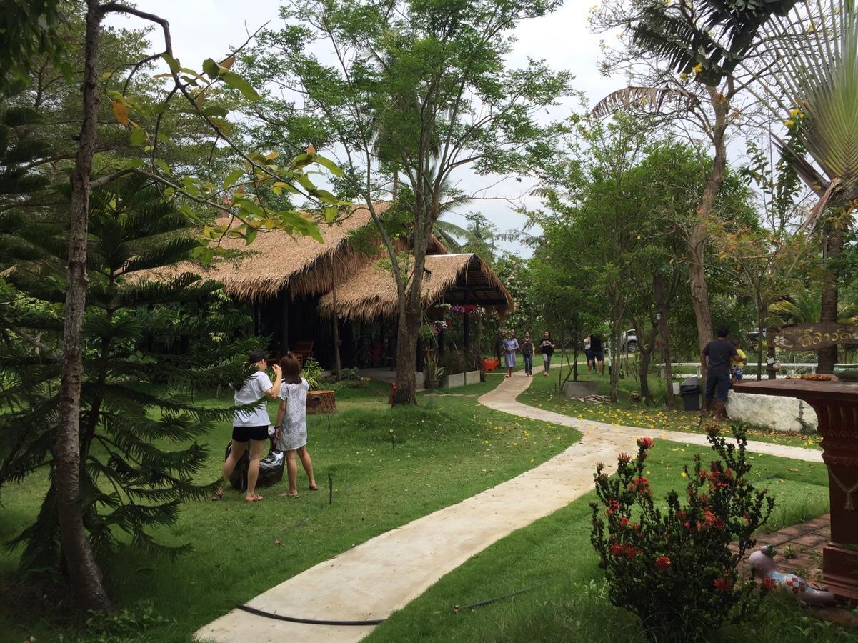Baansuanleelawadee Resort Amphawa Ngoại thất bức ảnh