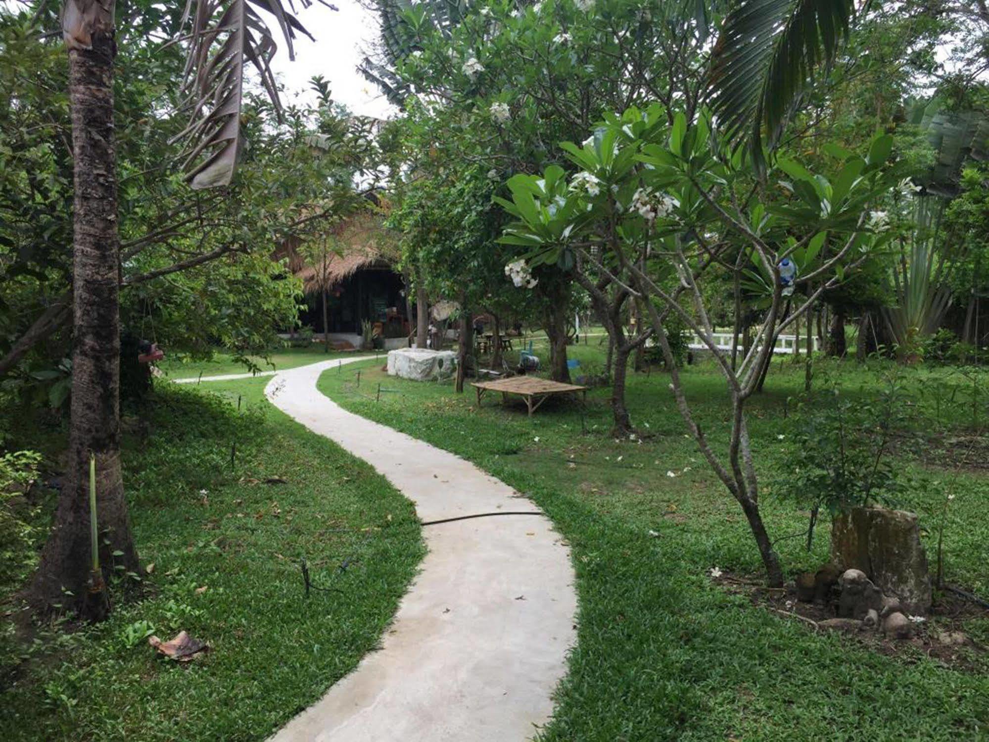 Baansuanleelawadee Resort Amphawa Ngoại thất bức ảnh