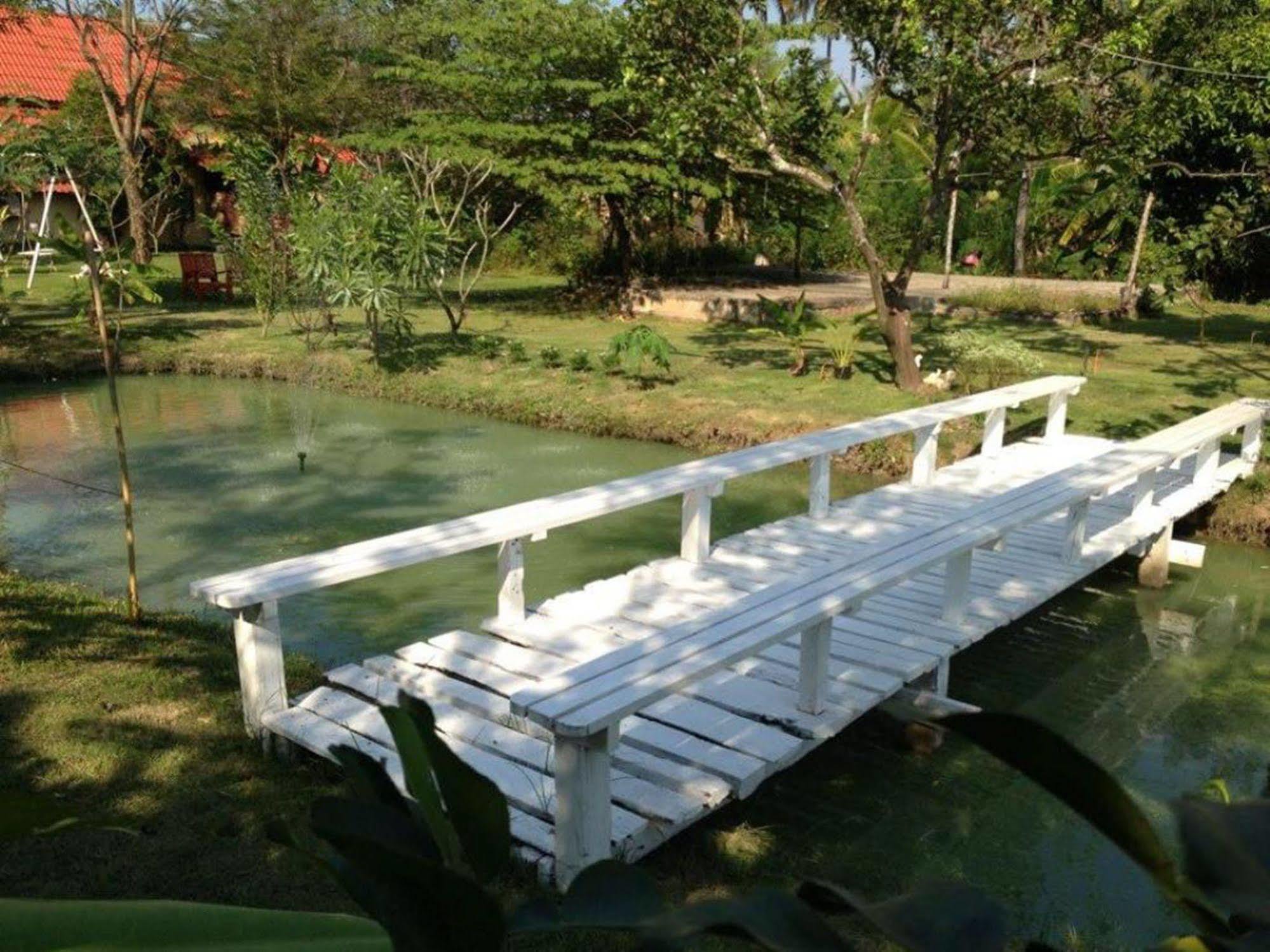Baansuanleelawadee Resort Amphawa Ngoại thất bức ảnh